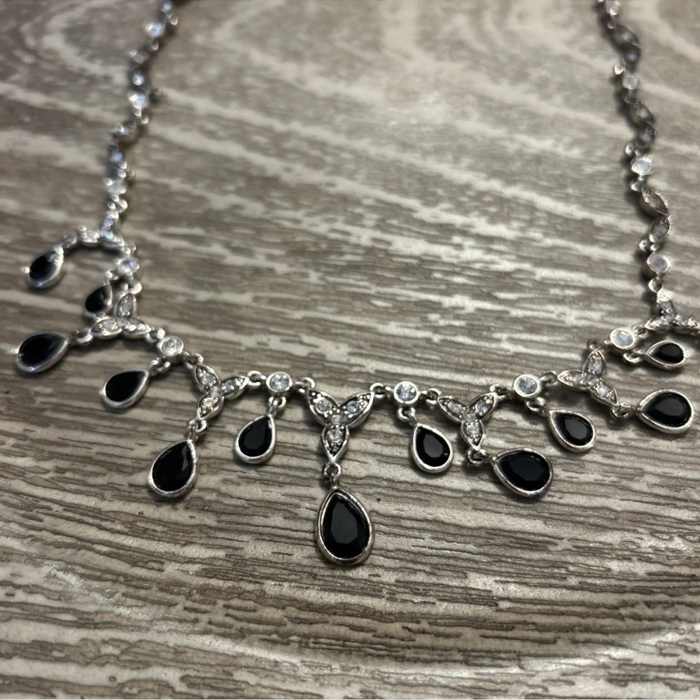 Elegant Silver and Black Teardrop Necklace 16”
